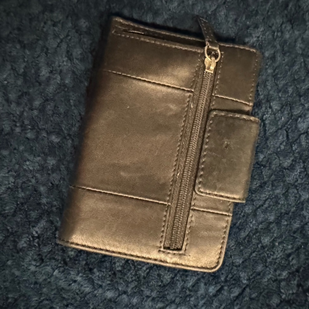 Black Kristin Coach Wallet with Purple Interior. Good condition - Picture 4 of 4